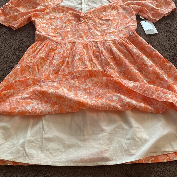 NWT floral Dress Size Medium - Picture 7 of 14